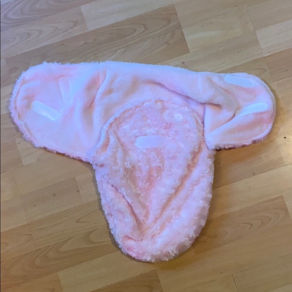 Pink fur swaddle - Picture 2 of 4